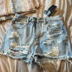 Signature 8 Jean shorts light wash size small